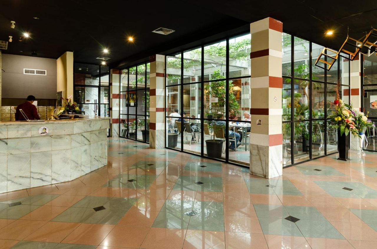 Hotel Peninsula Mangga Besar Jakarta Exterior photo