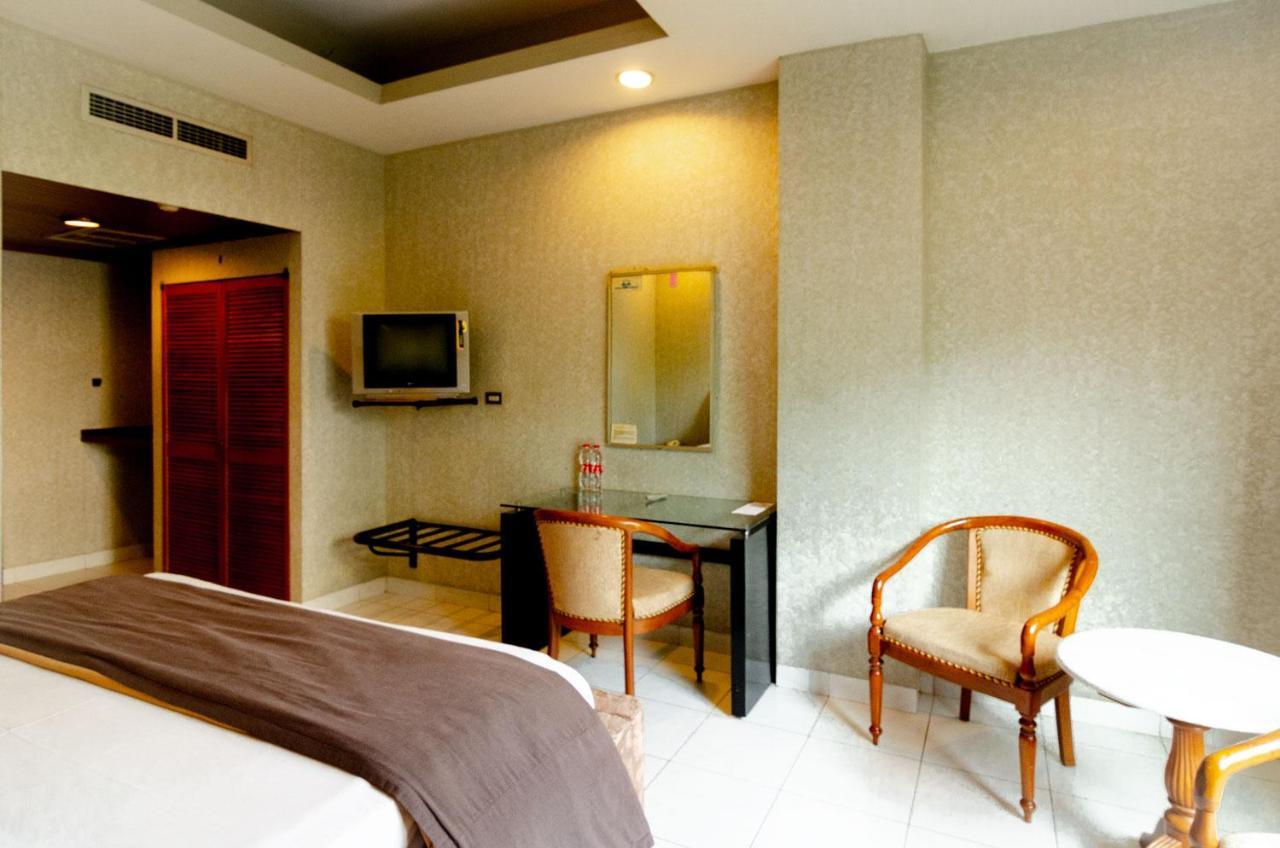 Hotel Peninsula Mangga Besar Jakarta Exterior photo