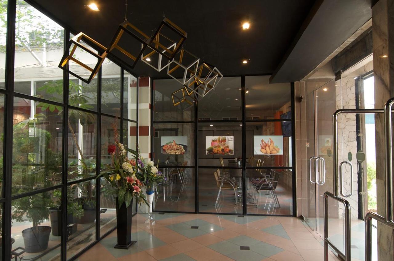 Hotel Peninsula Mangga Besar Jakarta Exterior photo