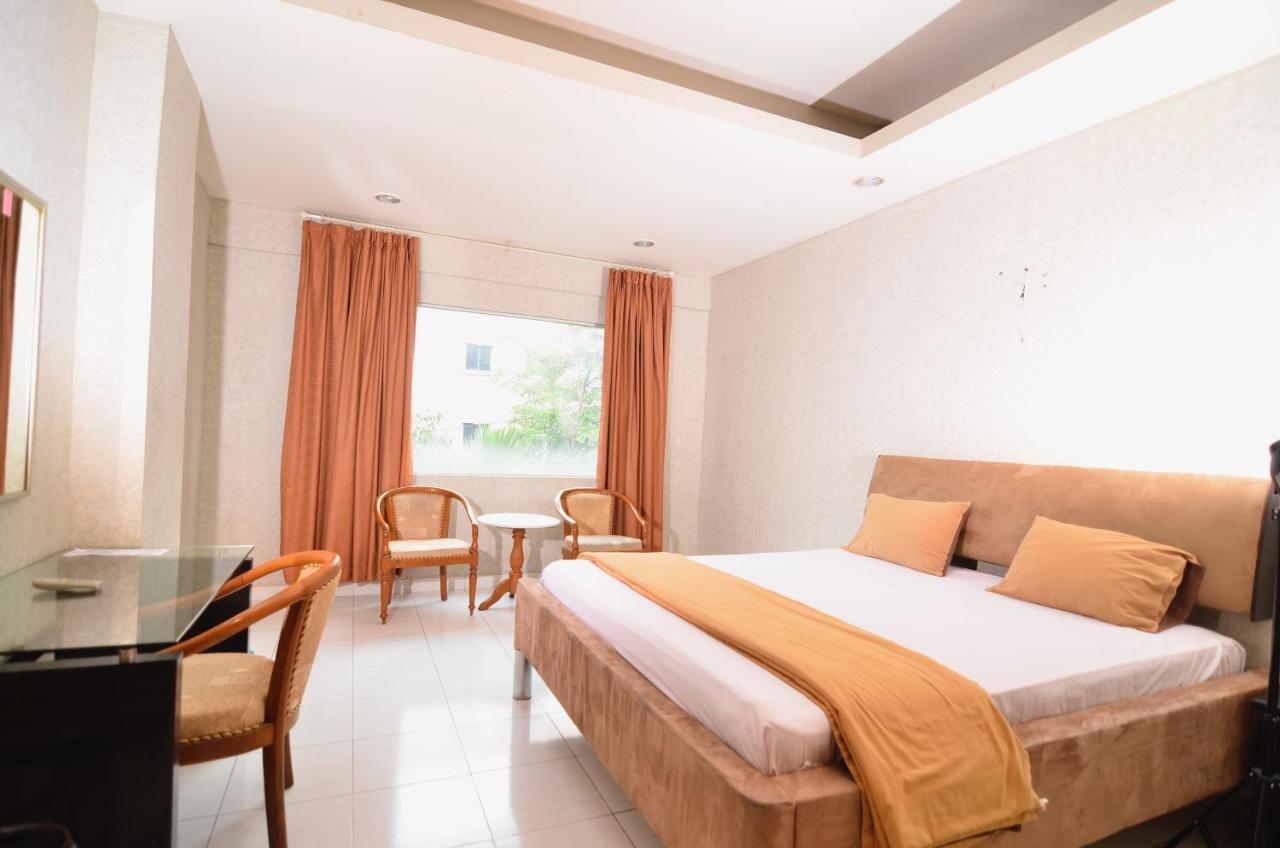Hotel Peninsula Mangga Besar Jakarta Exterior photo